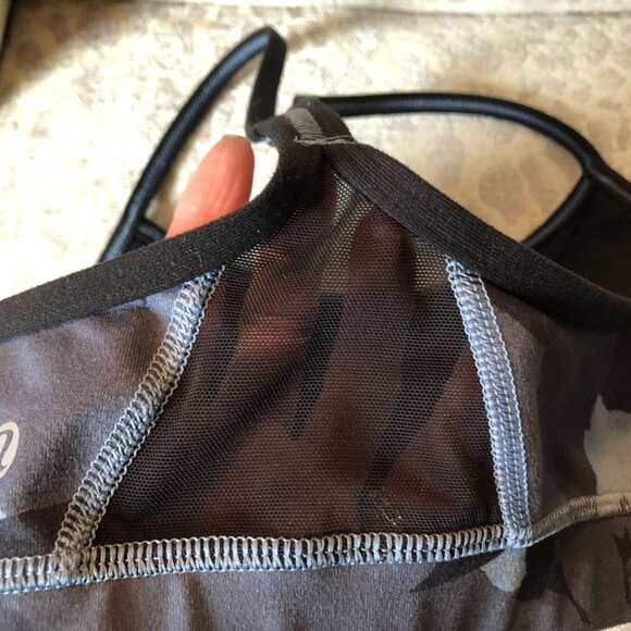 LULULEMON Black Gray Camo Flow Y Mesh Panel Razor Back Sports Bra Size 6 - Picture 9 of 16